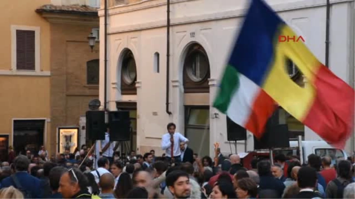İtalya\'da Muhalefetin \'demokrasiye Tehdit\' Olarak Gördüğü Yeni Seçim Yasası Kabul Edildi