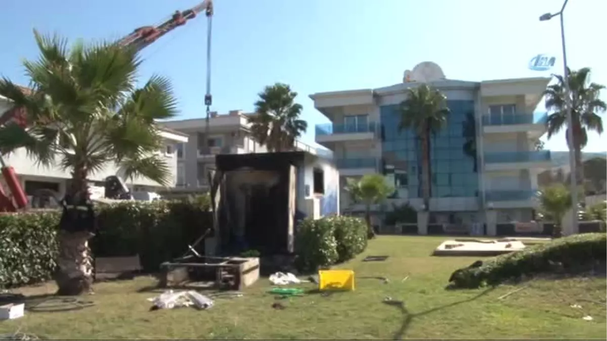 İzmir\'de Trafodaki Patlamalar Mahalleliyi Korkuttu