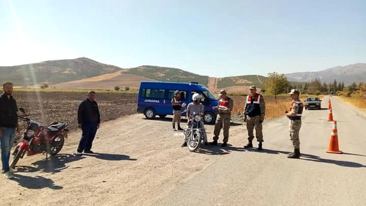 Jandarma Kasksız Motor Sürücülerine Geçit Vermiyor