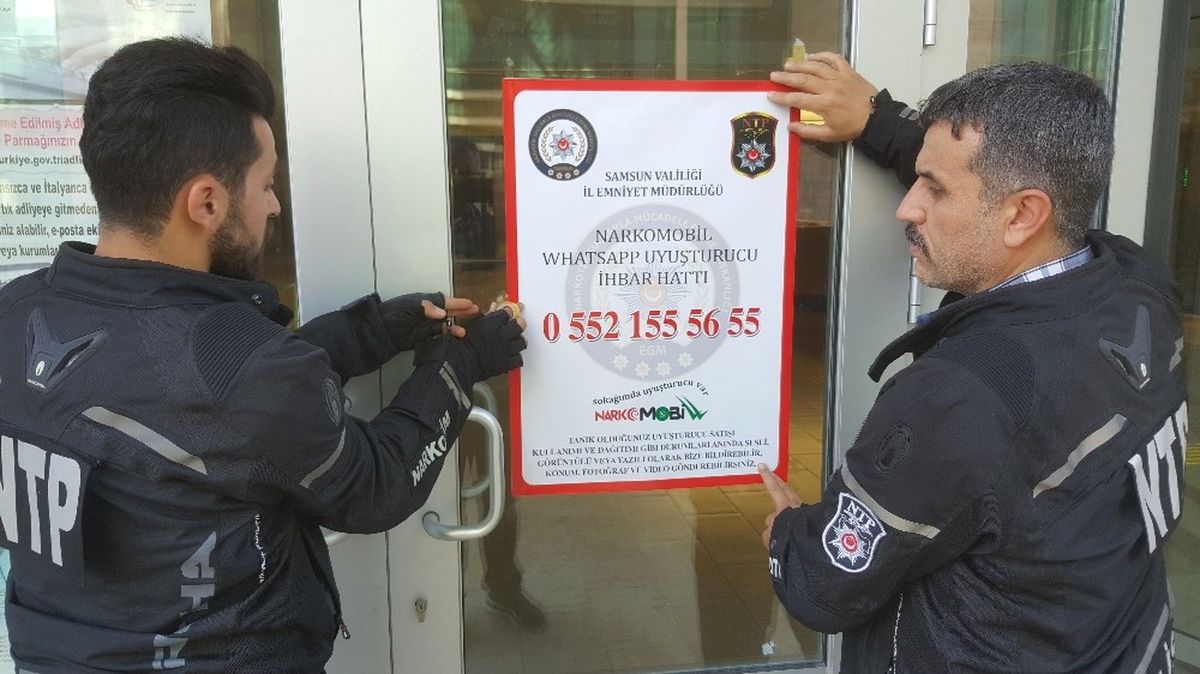 Samsun Sokaklarına "Narkomobil"E İhbar Afişi Asıldı