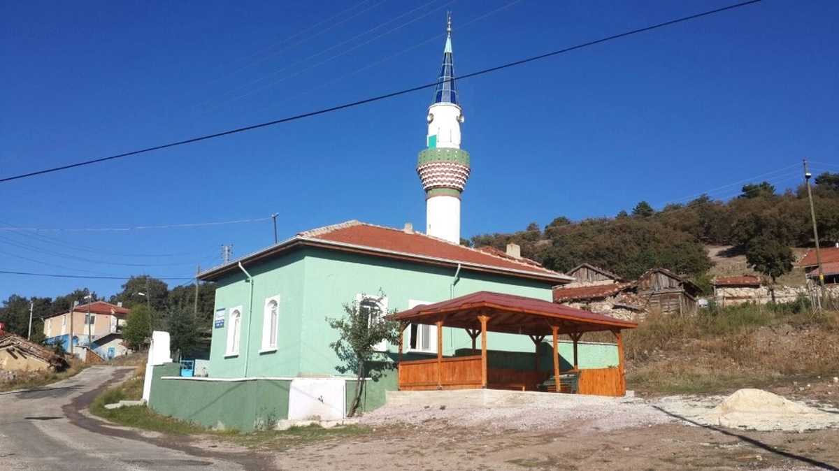 Seyitgazi\'deki Tüm Camilerde Temizlik ve Işıklandırma Çalışması