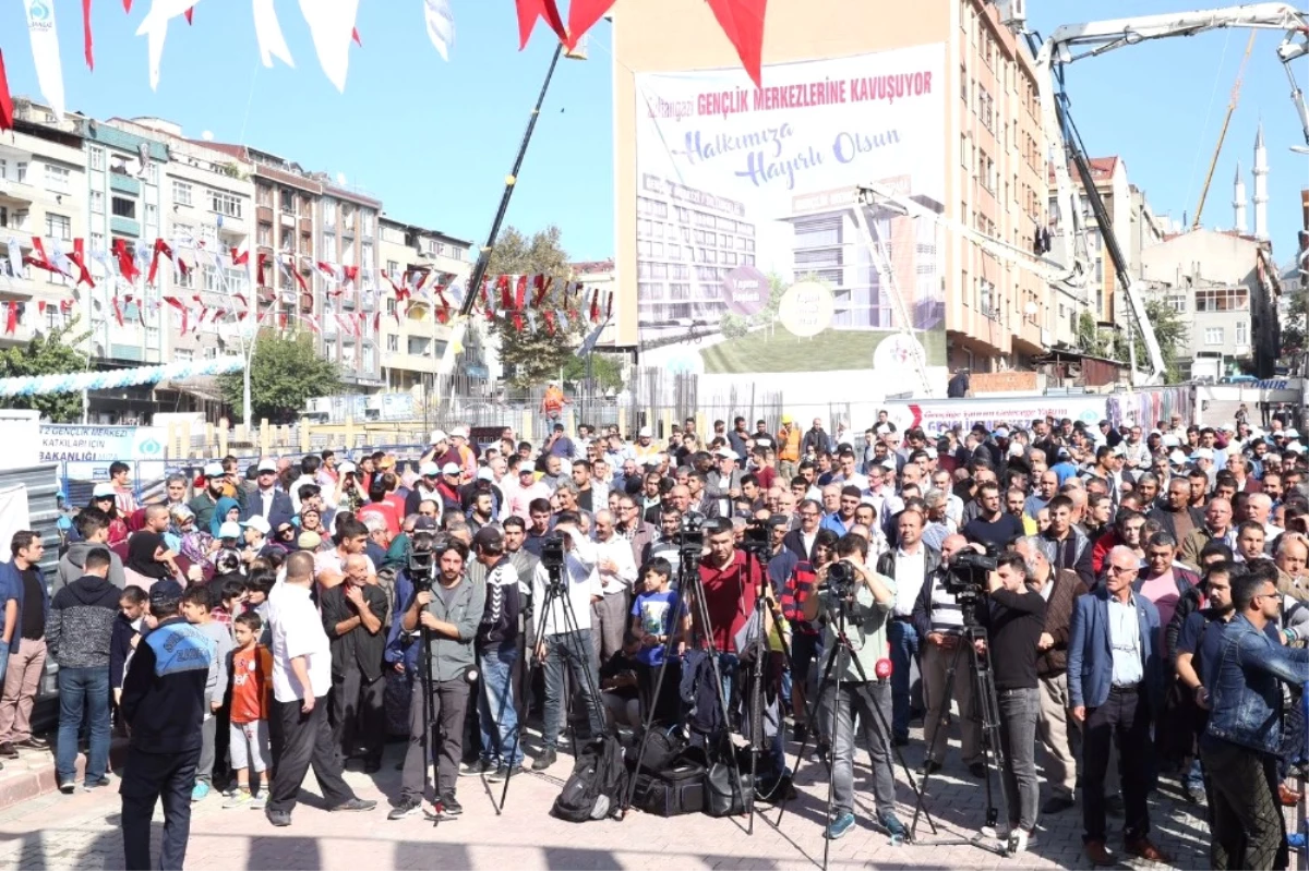 Spor Bakanı Osman Aşkın Bak, Sultangazi\'de Gençlik Merkezi Temeli Attı