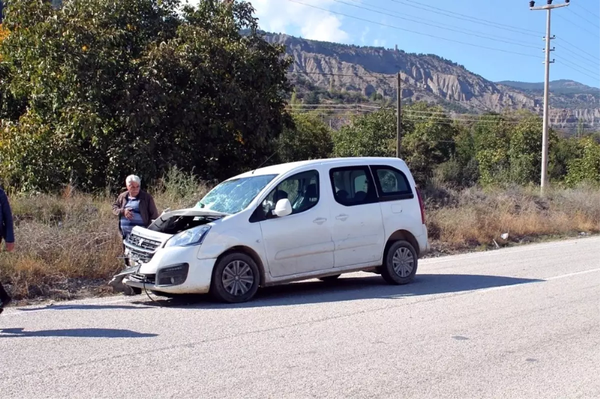 Tosya\'da Trafik Kazası: 3 Yaralı