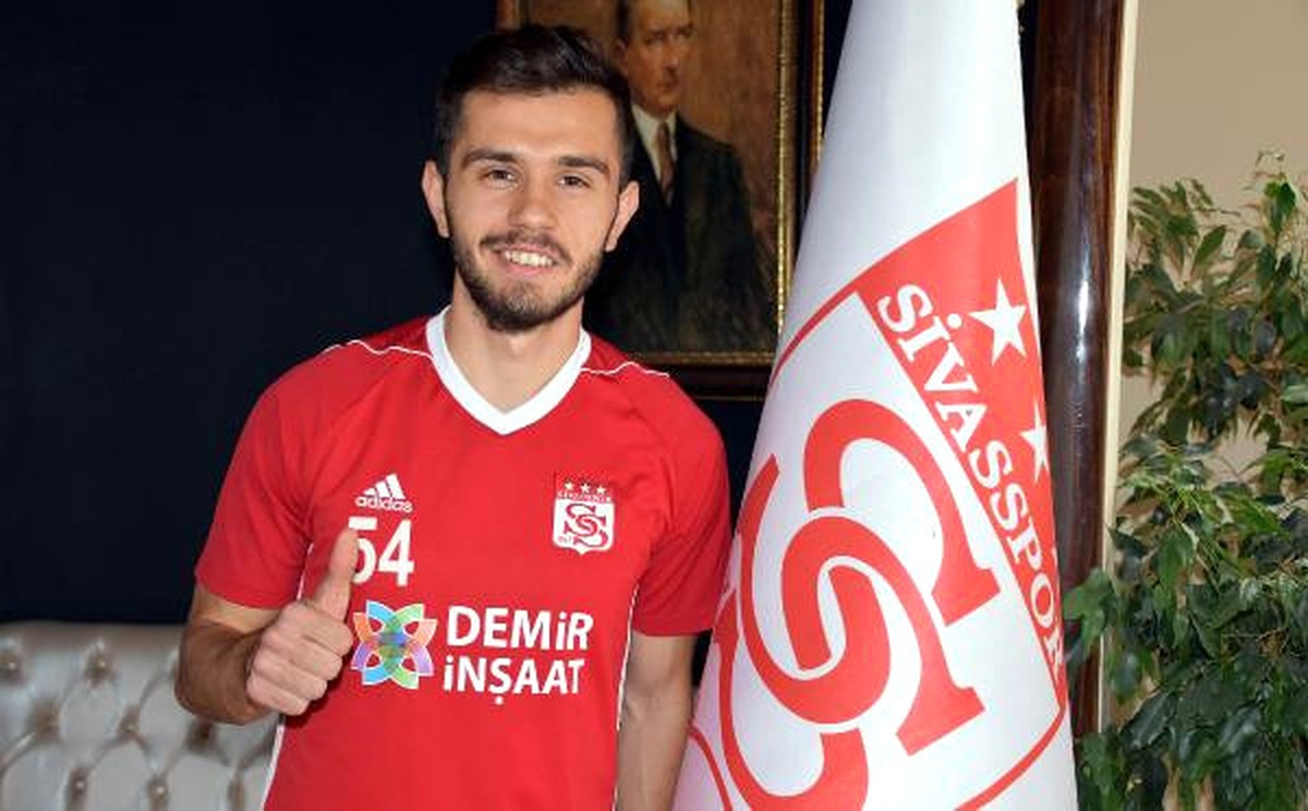 Türk Futbolunun Yeni \'Emre\'si Milli Takımı Hedefliyor