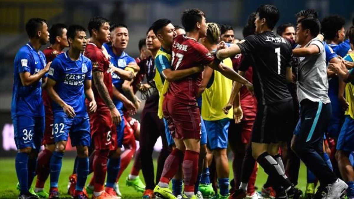 Yabancı Hakemler Göreve: Çin Süper Ligi\'nde Bu Hafta Sonu 1 İsveçli ve 1 Fransız Hakem Düdük Çalacak