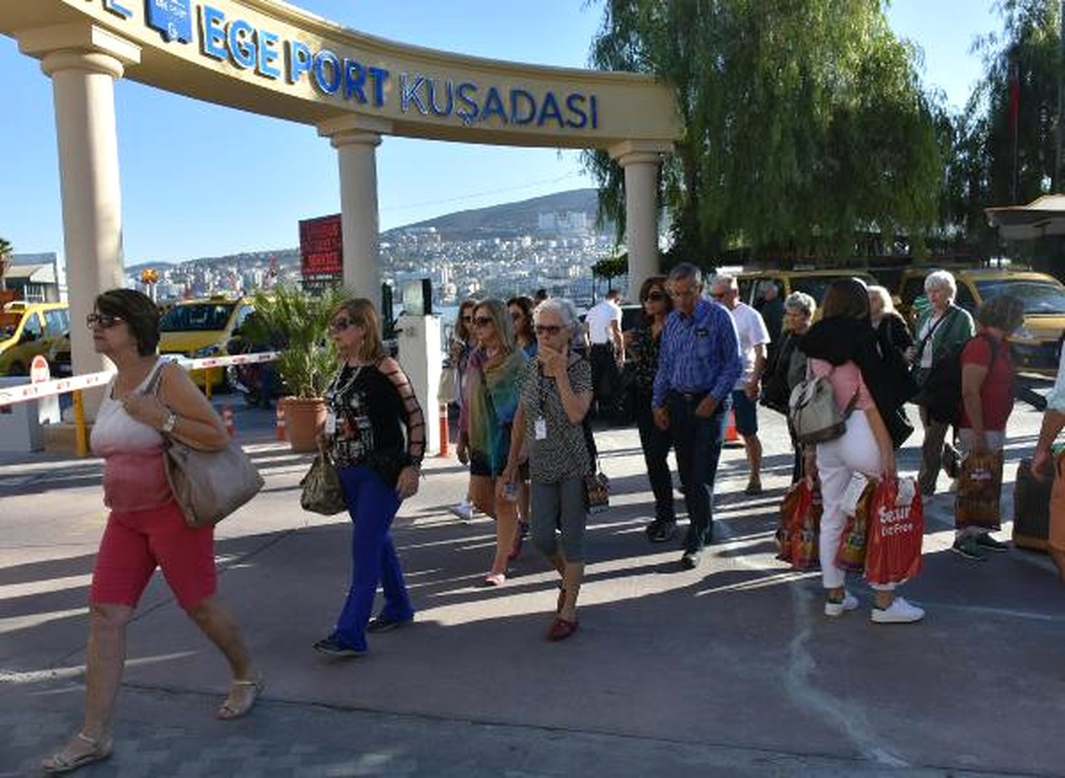 ABD\'li Turistler, Pasaport Yerine \'Landing Kart\'la Türkiye\'ye Giriş Yaptı