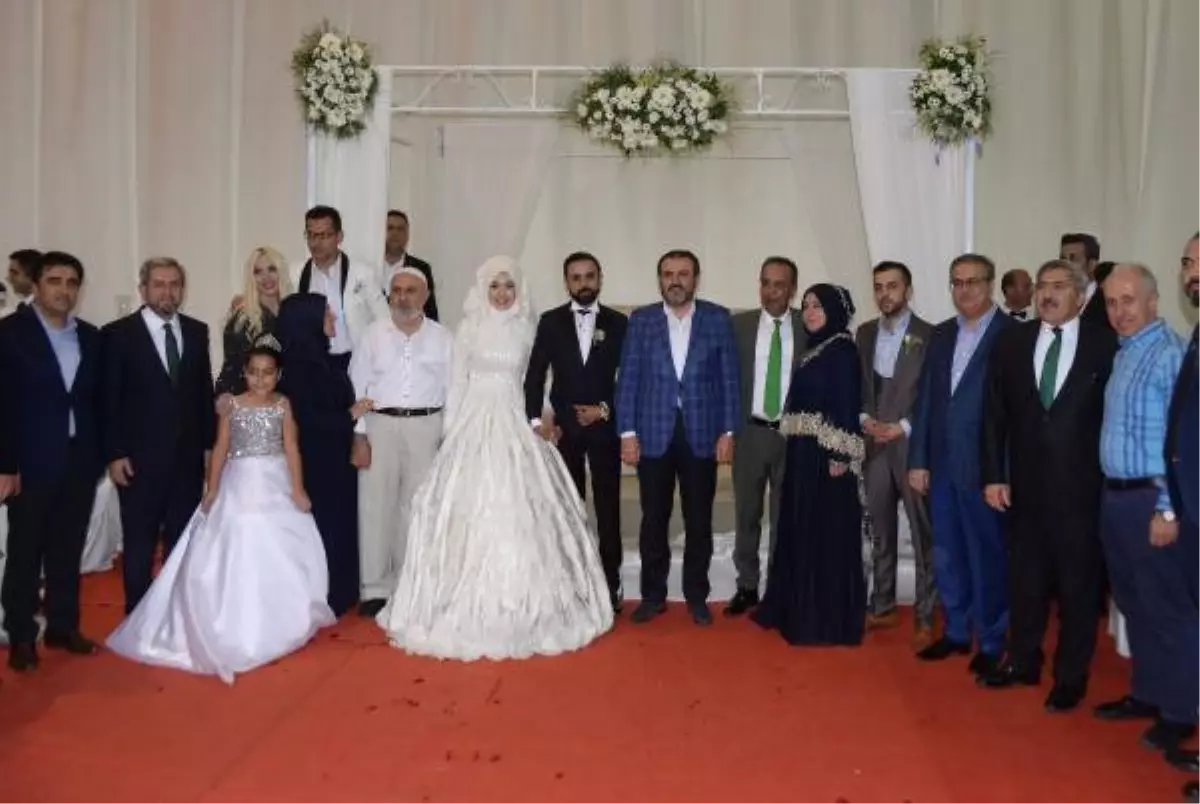 AK Parti Genel Başkan Yardımcısı Ünal Nikah Şahidi Oldu