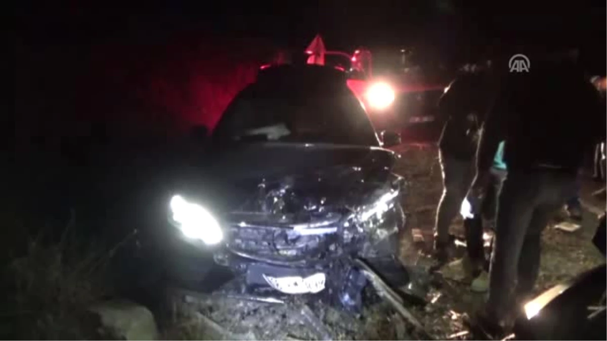 Aksaray\'da İki Otomobil Çarpıştı: 1 Ölü, 3 Yaralı