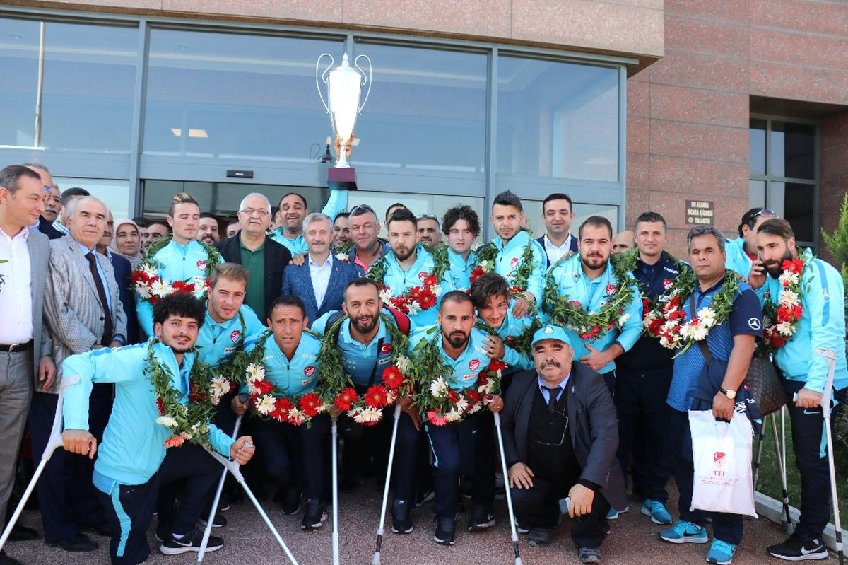Avrupa Şampiyonları Gaziantep\'te Kahramanlar Gibi Karşılandı