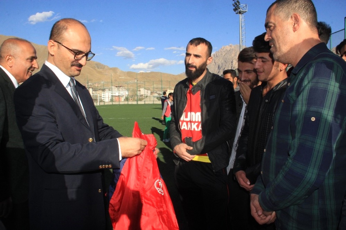 Bakanlıktan Hakkarili Sporculara Malzeme Jesti