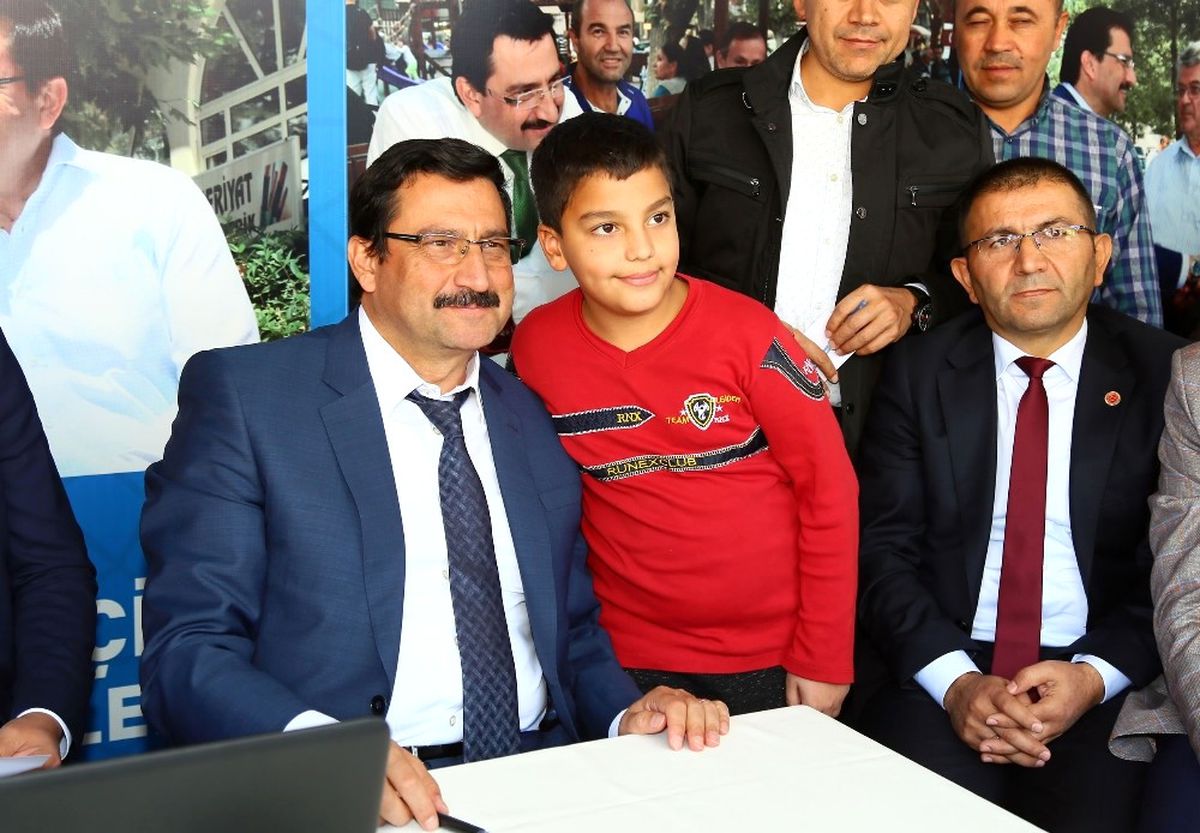 Başkan Ak, Atapark Mahallesi\'nde