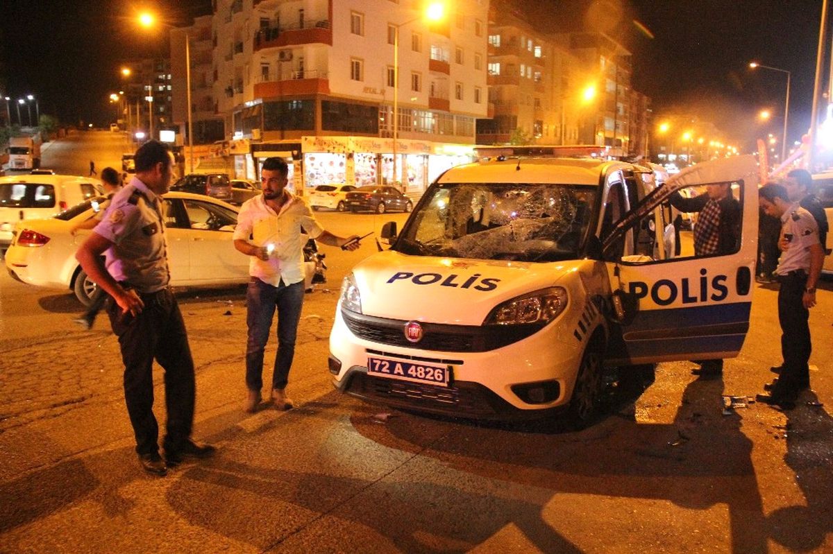 Batman\'da Polis Aracı ile Otomobil Çarpıştı: 5 Yaralı