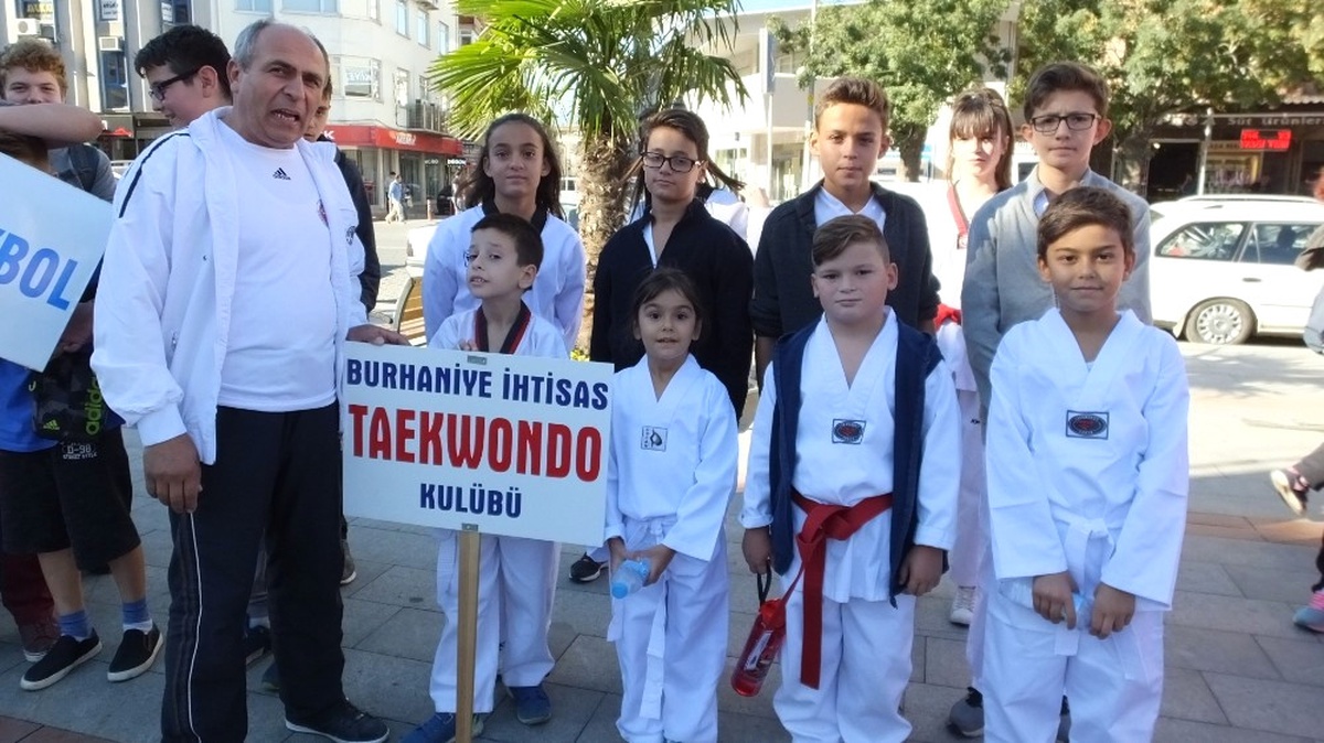 Burhaniye\'de "Amatör Spor Haftası" Kutlamaları Şölene Dönüştü