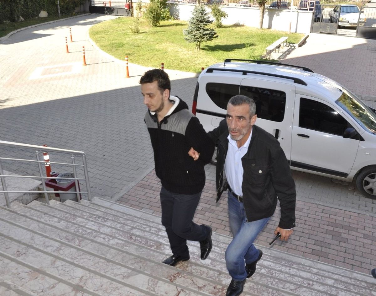 Cezaevi Firarisi Kanepe İçerisinde Yakalandı