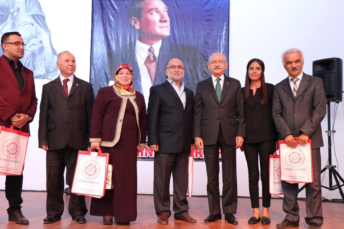 CHP Genel Başkanı Kemal Kılıçdaroğlu, Bakan Kurtulmuş\'u Yaptığı Konuşması Nedeniyle Tebrik Etti