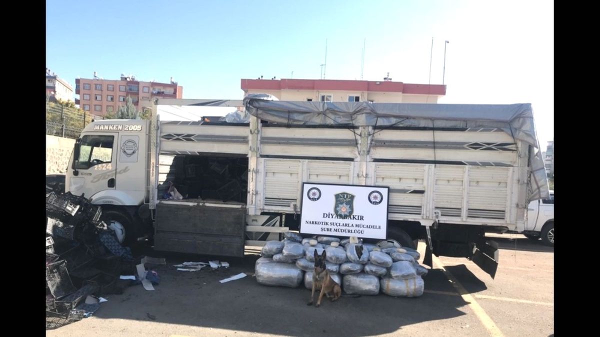 Diyarbakır\'da 452 Kilo 480 Gram Esrar Ele Geçirildi