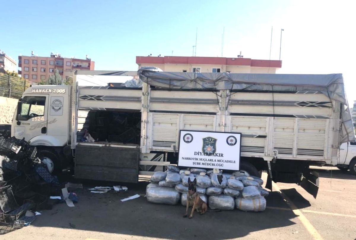 Diyarbakır\'da 452 Kilo 480 Gram Esrar Ele Geçirildi