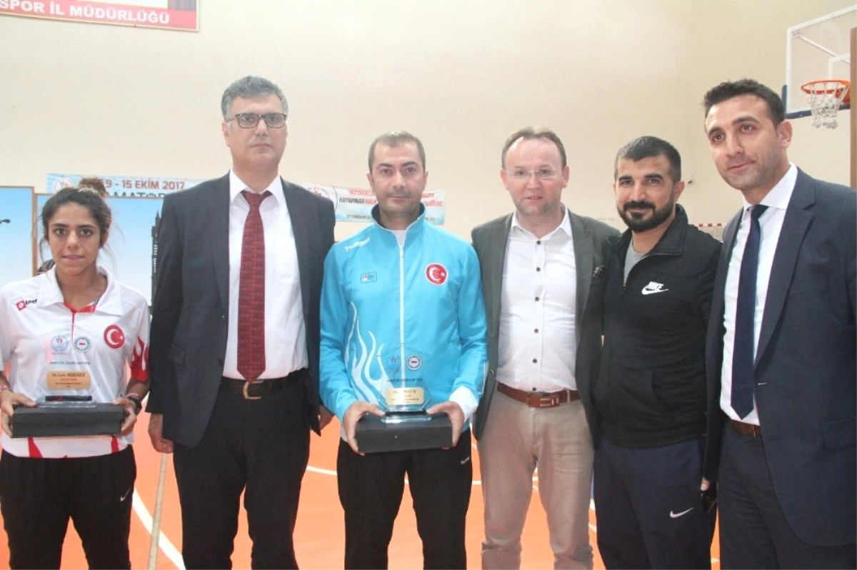 Diyarbakır\'daki Spor Kulüplerine Malzeme Verildi