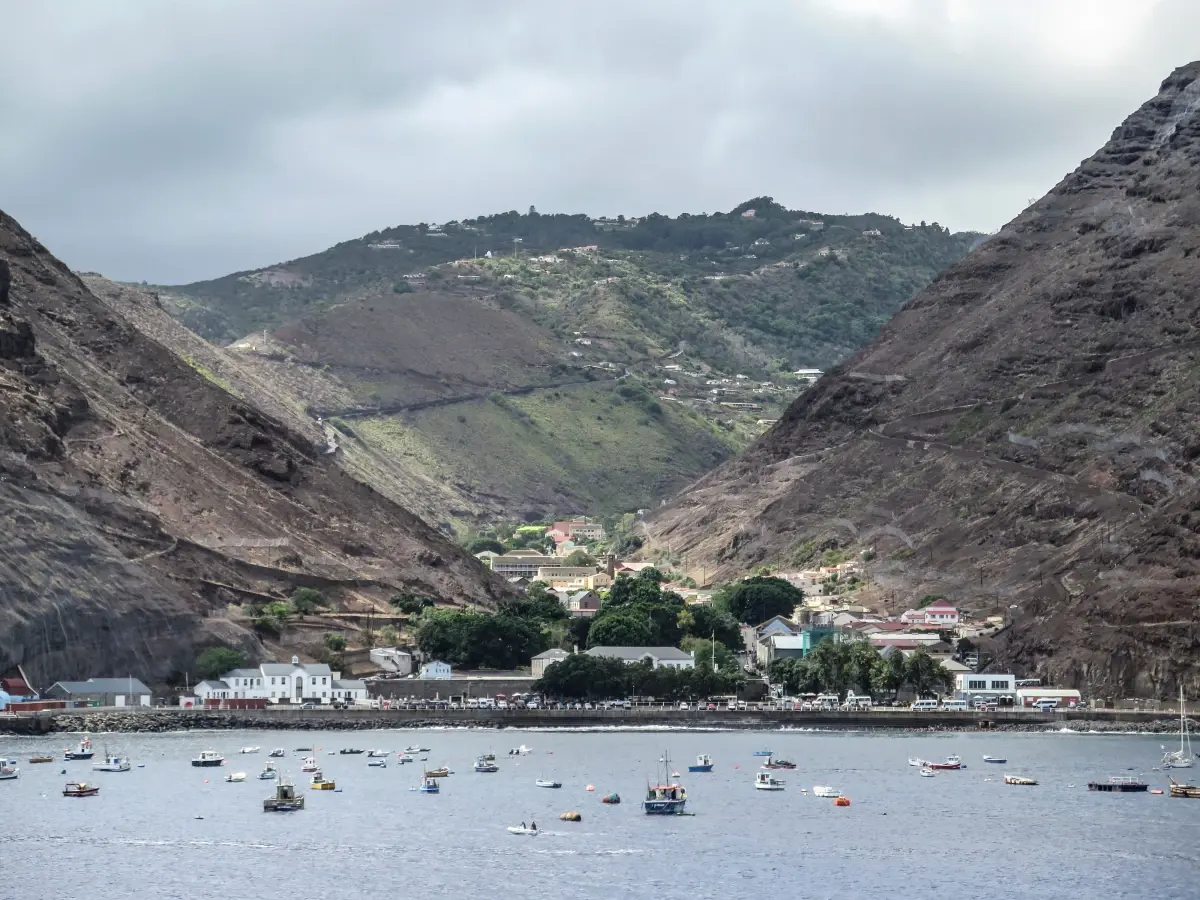 Dünyanın En Ulaşılamaz Adası St Helena'ya Uçuşlar Başladı