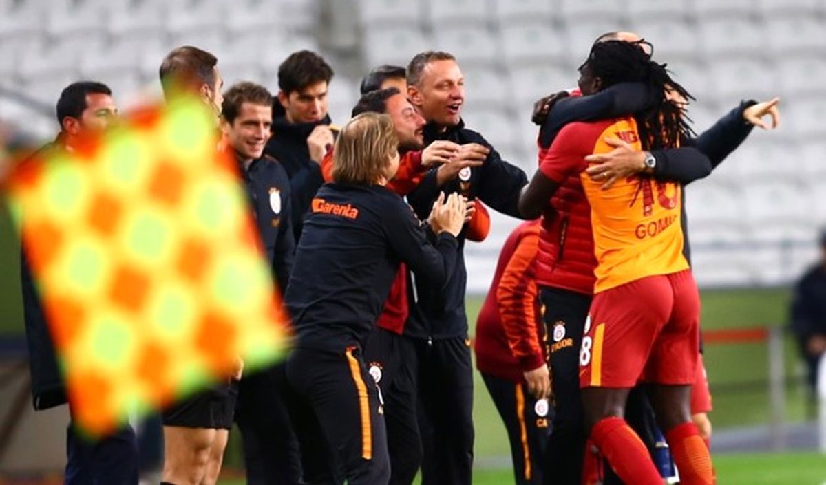 Galatasaray 11 Yabancı Futbolcuyla Sahaya Çıktı