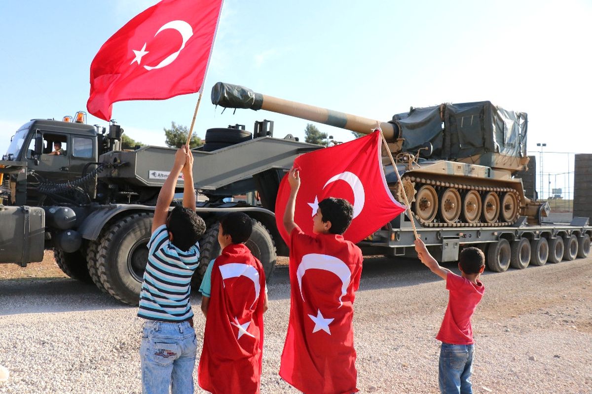 İdlib\'e Obüs ve Leopar Tank Kurtarıcı Sevk Edildi