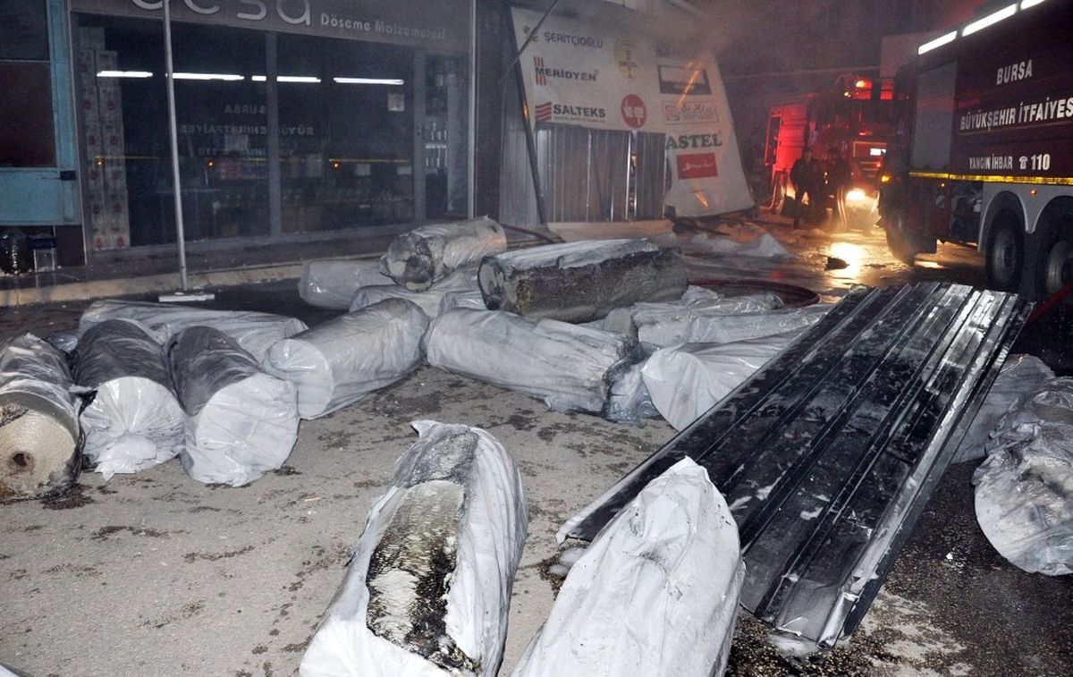 İnegöl\'de Korkutan İş Yeri Yangını