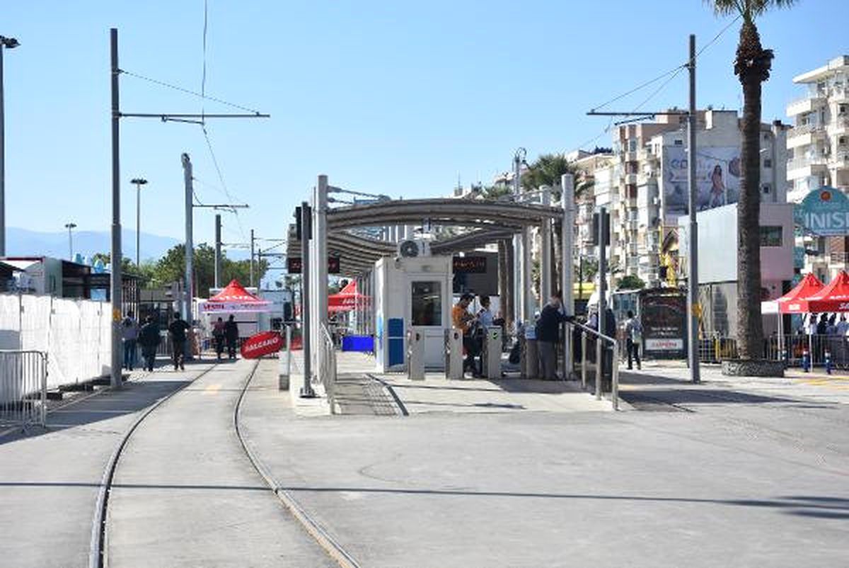 Karşıyaka Tramvayına Bisiklet Yarışı Molası