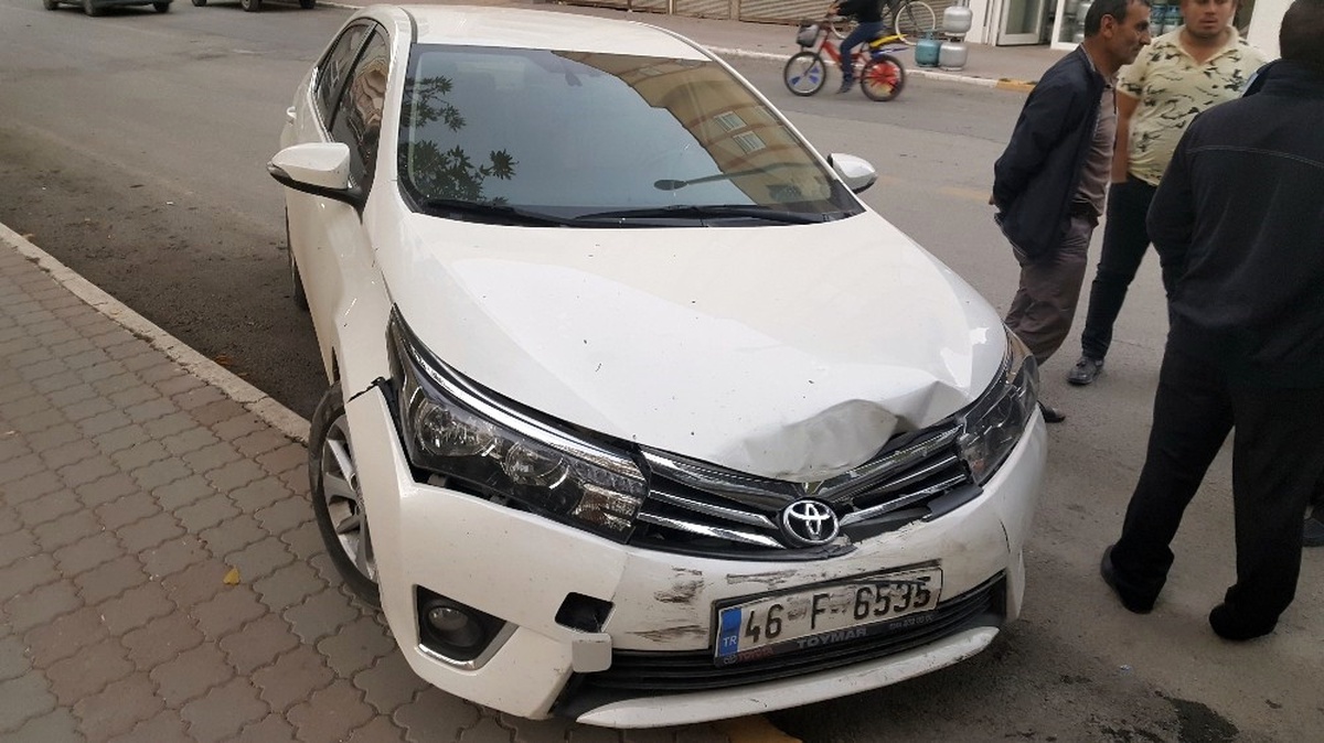 Kontrolden Çıkan Kamyonet Ağaca Çarptı: 1 Yaralı