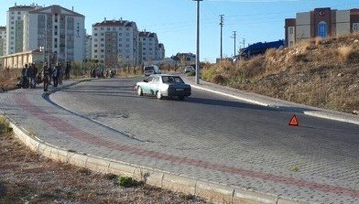 Otomobil ile Bisiklet Çarpıştı; 2 Yaralı