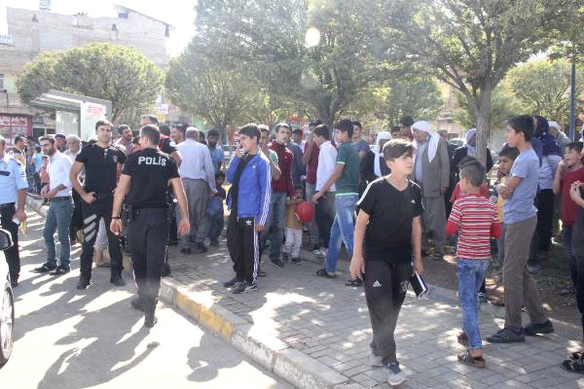 Şanlıurfa\'da Otomobile Ateş Açıldı: 2 Yaralı