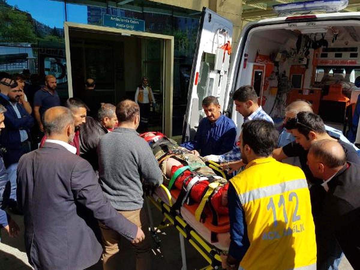 Siirt\'te Askerlerin Geçişi Sırasında Patlama: 4 Asker Yaralı (2)
