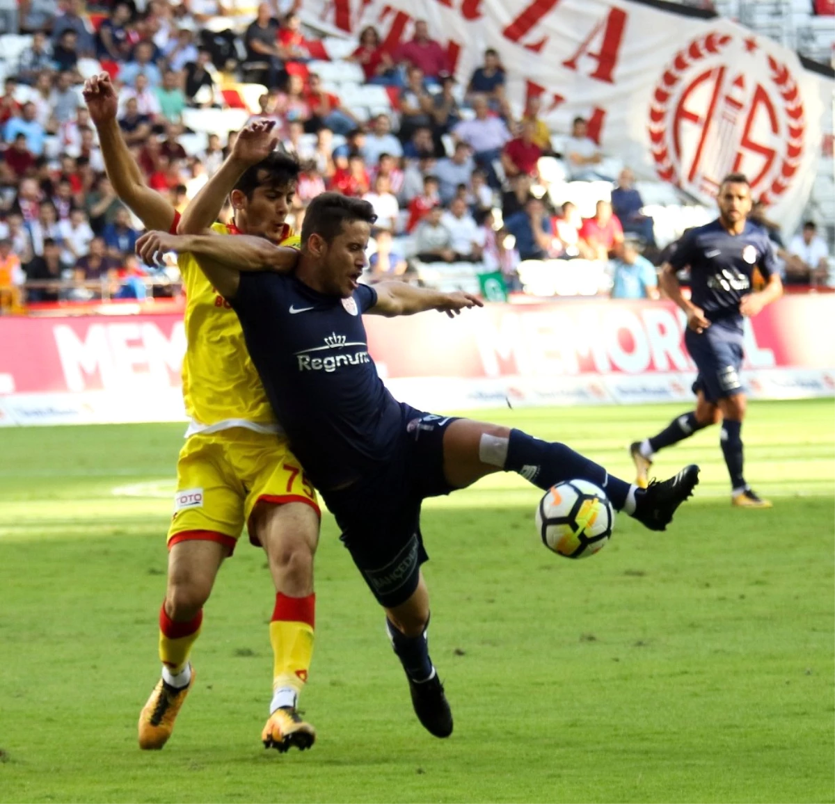 Süper Lig: Antalyaspor: 1 - Göztepe: 2 (İlk Yarı)