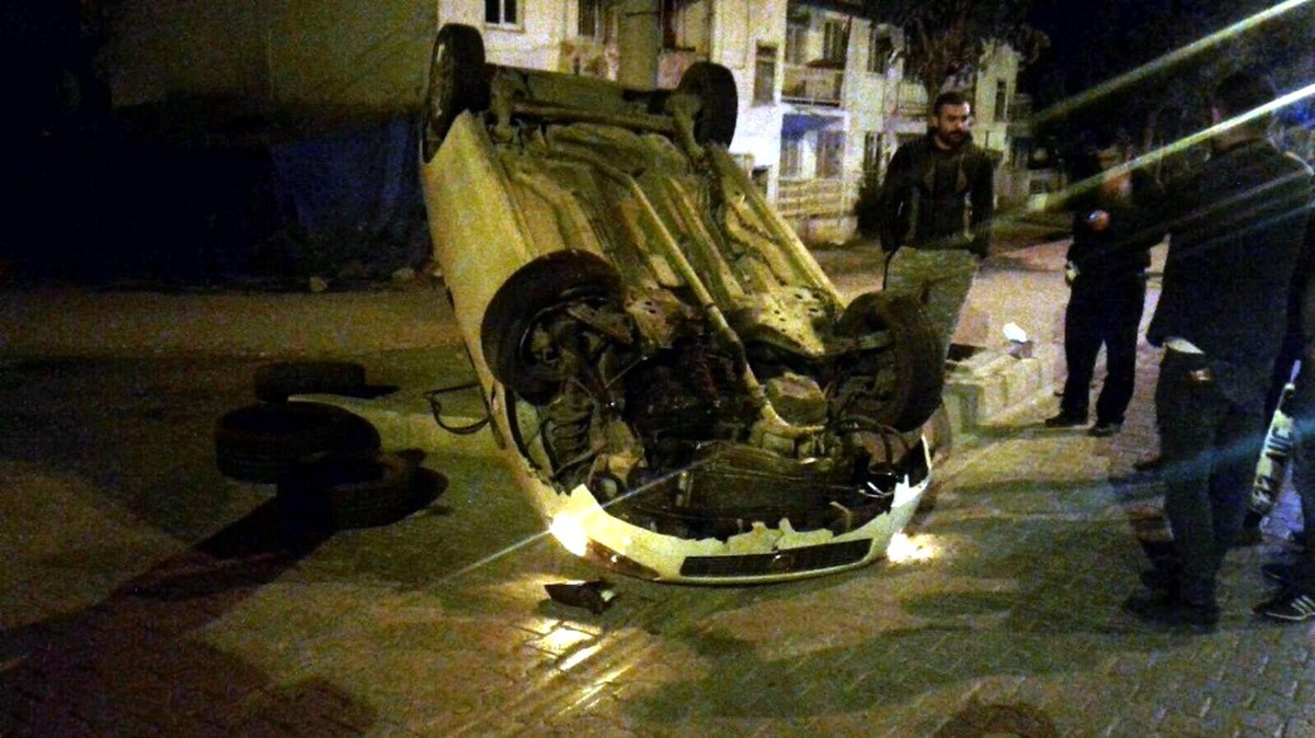 Takla Atıp Ters Dönen Otomobilin Sürücüsü Yaralandı