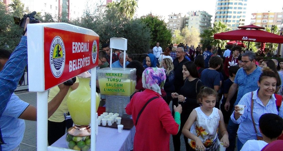 Türkiye\'nin Limonunun Yüzde 70\'ini Üreten Erdemli\'de "Limonata Festivali"