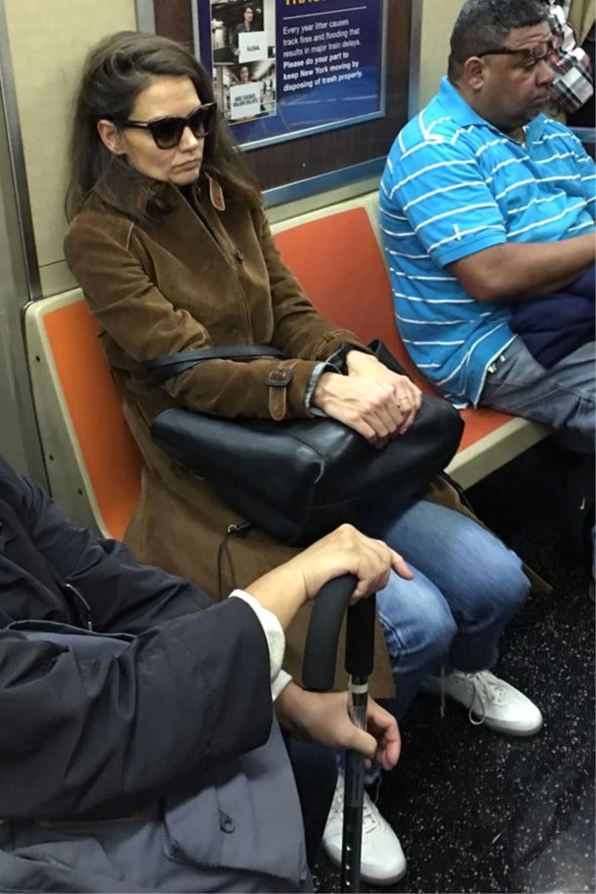 Ünlü oyuncu Kate Holmes, Metroda Halkın Arasına Karıştı
