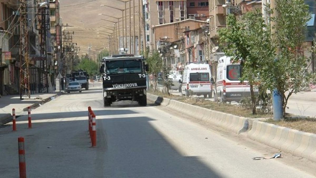 Yüksekova\'da Terör Mağdurları İçin Konut Yapımı Sürüyor