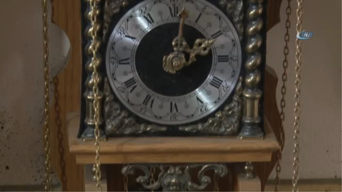 51 Yıllık Antika Saat Ustası Zamana Direniyor