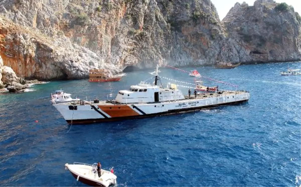Alanya\'da Dalış Turizmi İçin Sahil Güvenlik Gemisi Batırıldı
