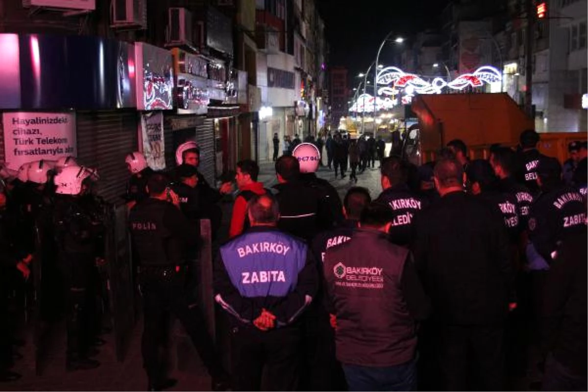 İstanbul\'da olaylı gece! İş Makinelerinin Camlarını Kırıp Zabıtaya Saldırdılar