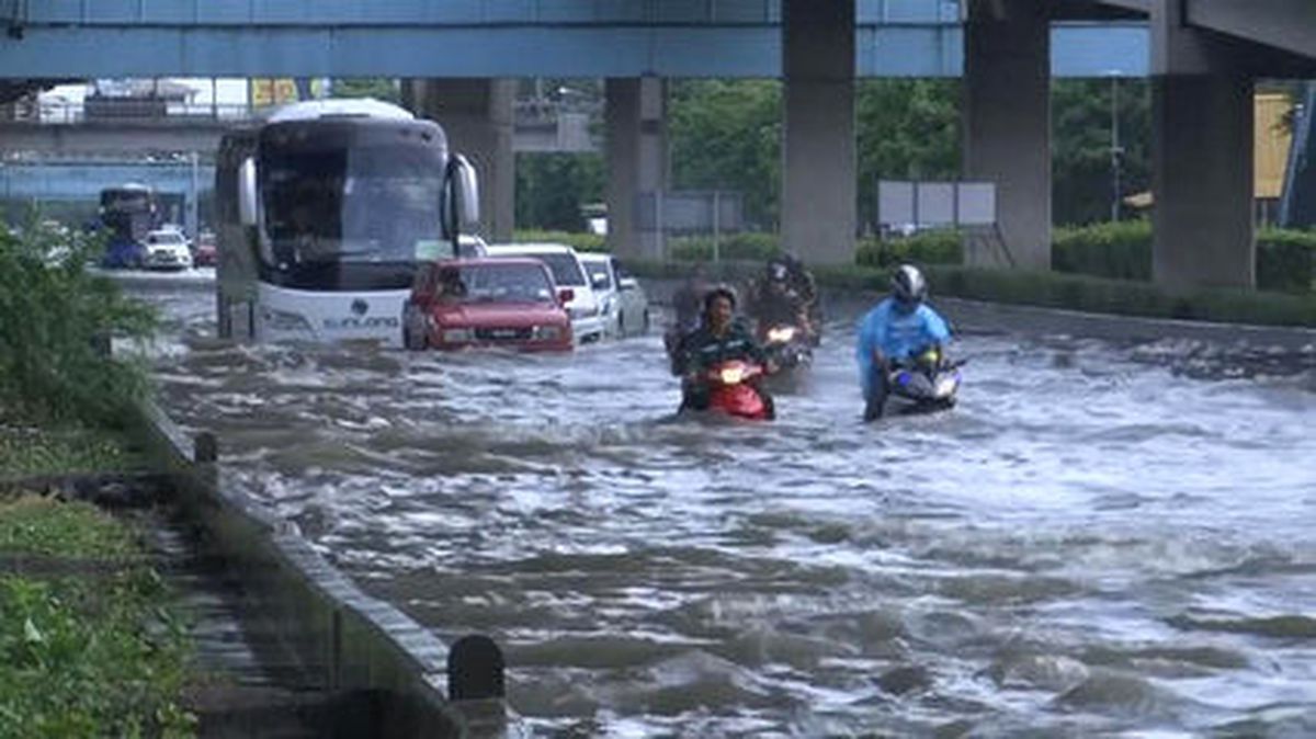 Bangkok Sular Altında