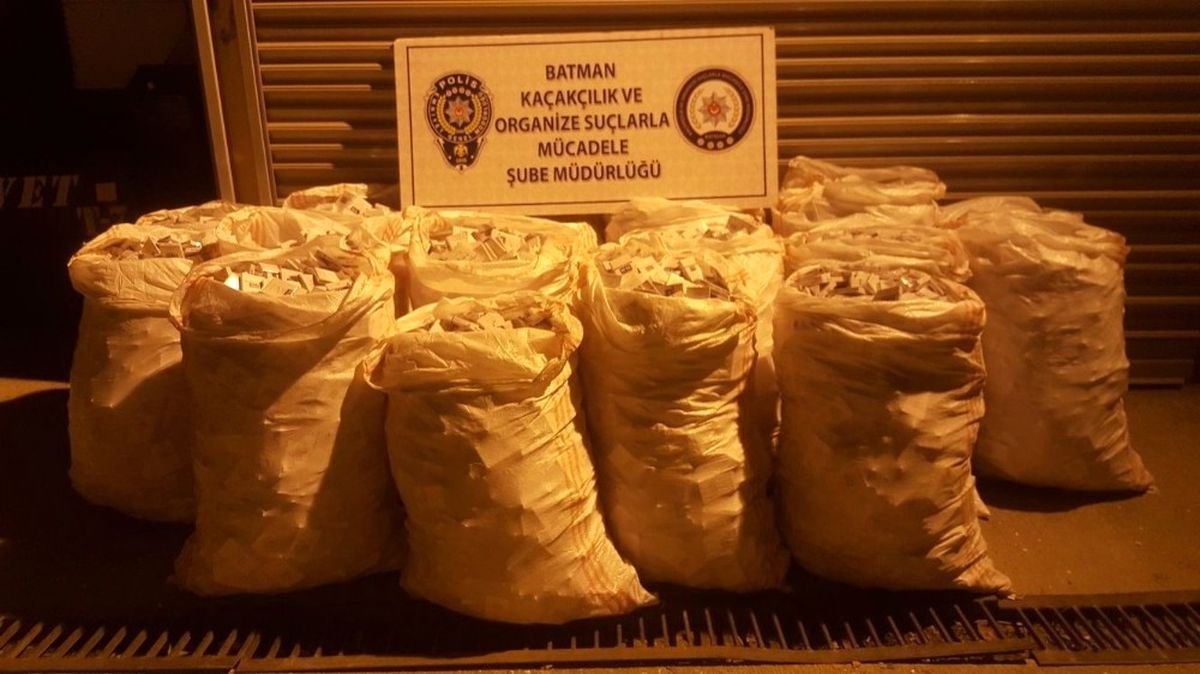 Batman\'da 72 Bin 600 Paket Kaçak Sigara Ele Geçirildi