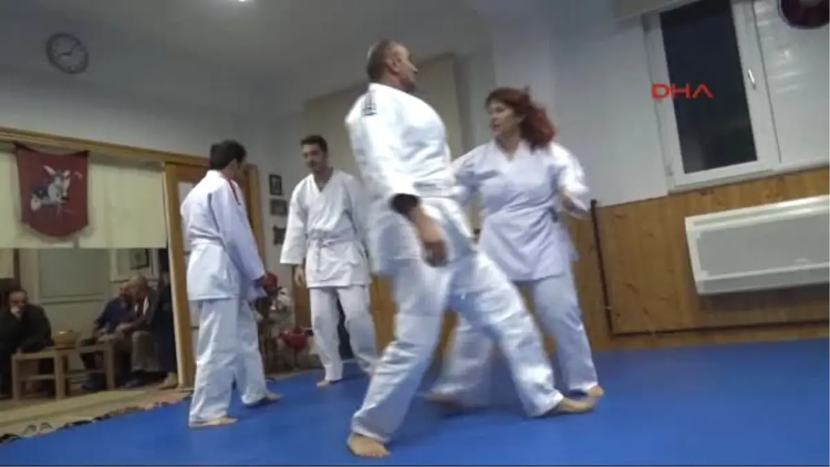 Bursa Aile Hekimliği Derneği\'nden Doktorlara \'Aikido\' Dersi