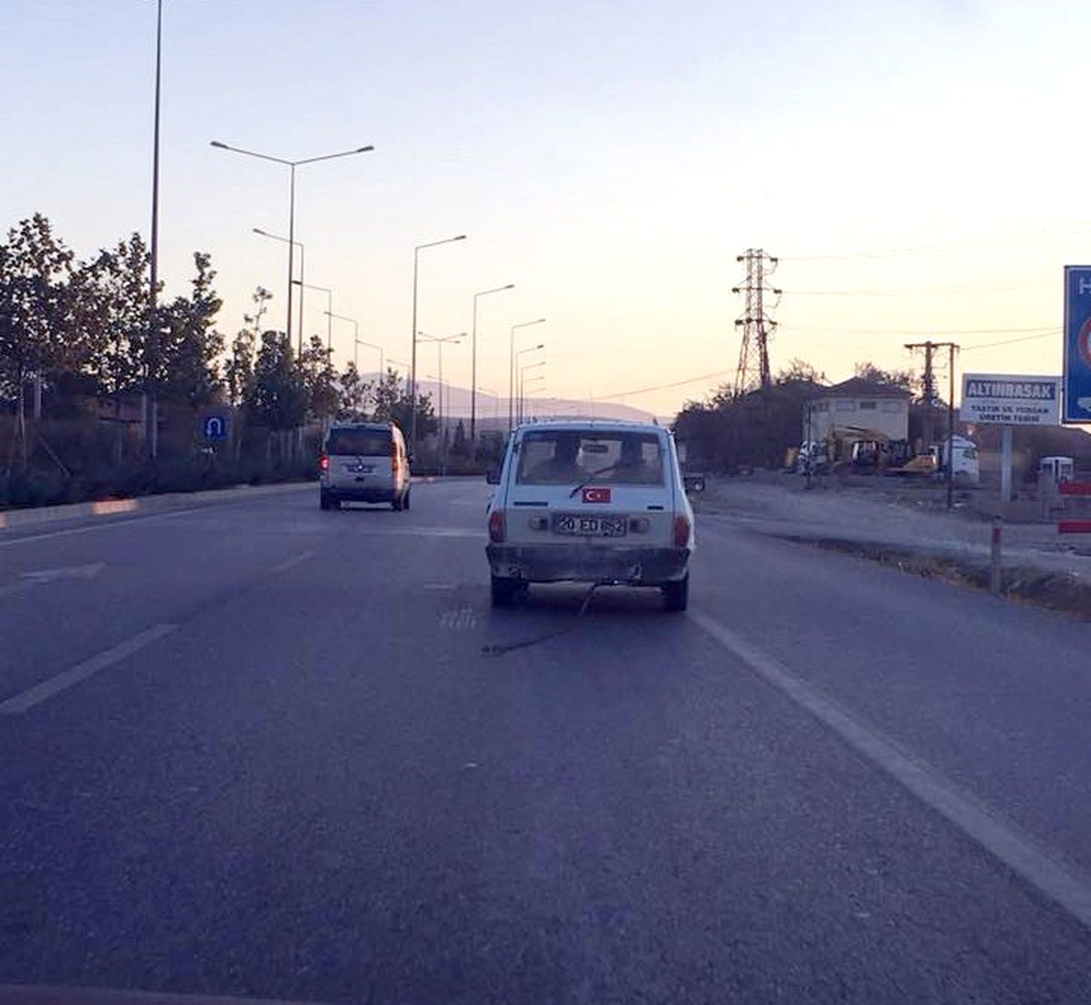 Dalgın Sürücü Lpg Tabancasını Koparınca Sosyal Medyada Olay Oldu