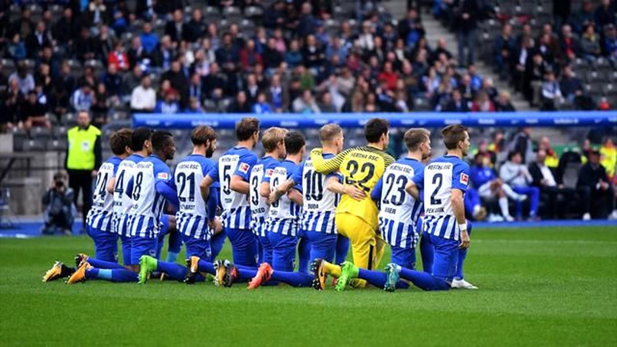 Hertha Berlin\'den Nfl Oyuncularına Anlamlı Destek