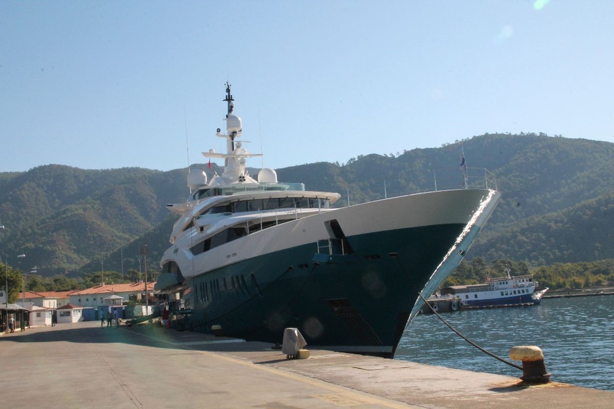 Hintli İş Adamının Lüks Yatı Marmaris\'e Demir Attı