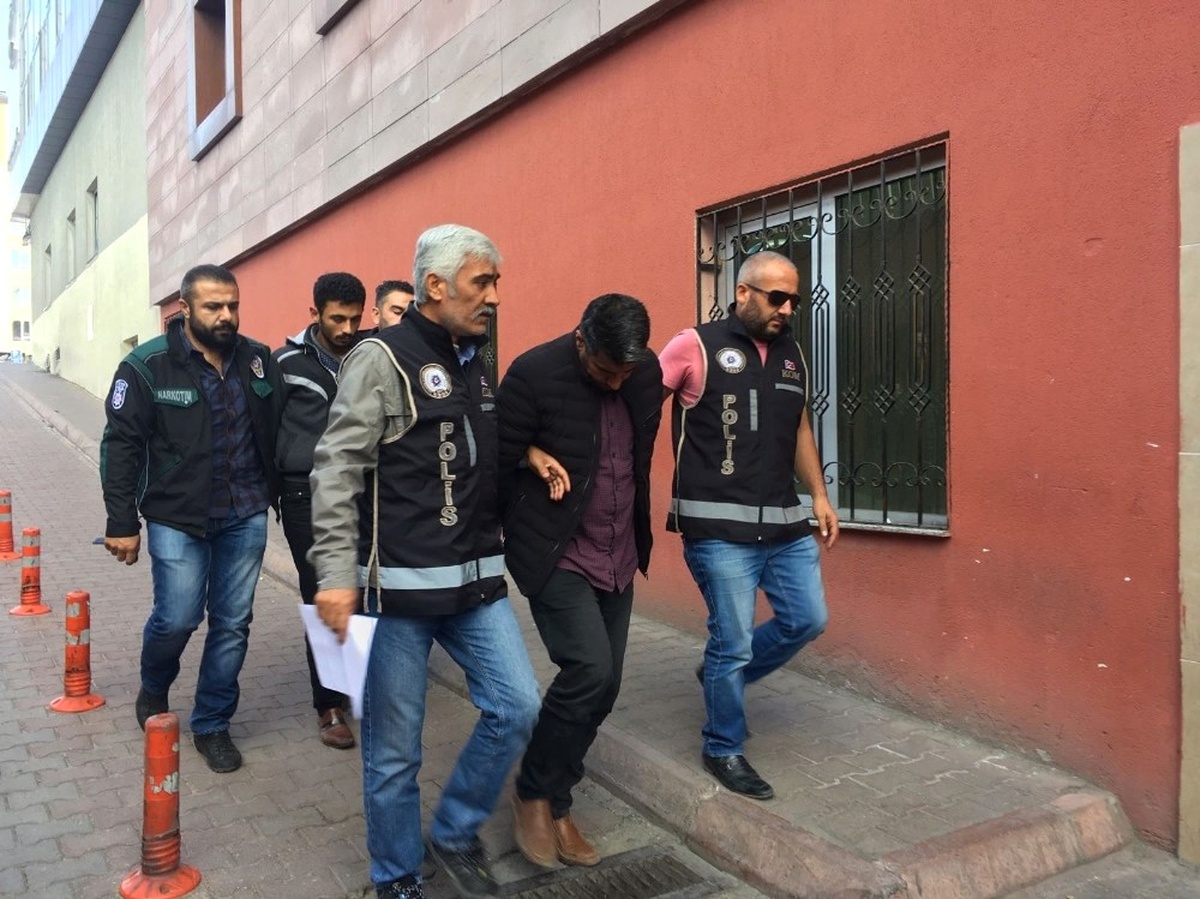 Kaçak Sigara ve Uyuşturucu ile Yakalanan İki Zanlı Adliyeye Sevk Edildi