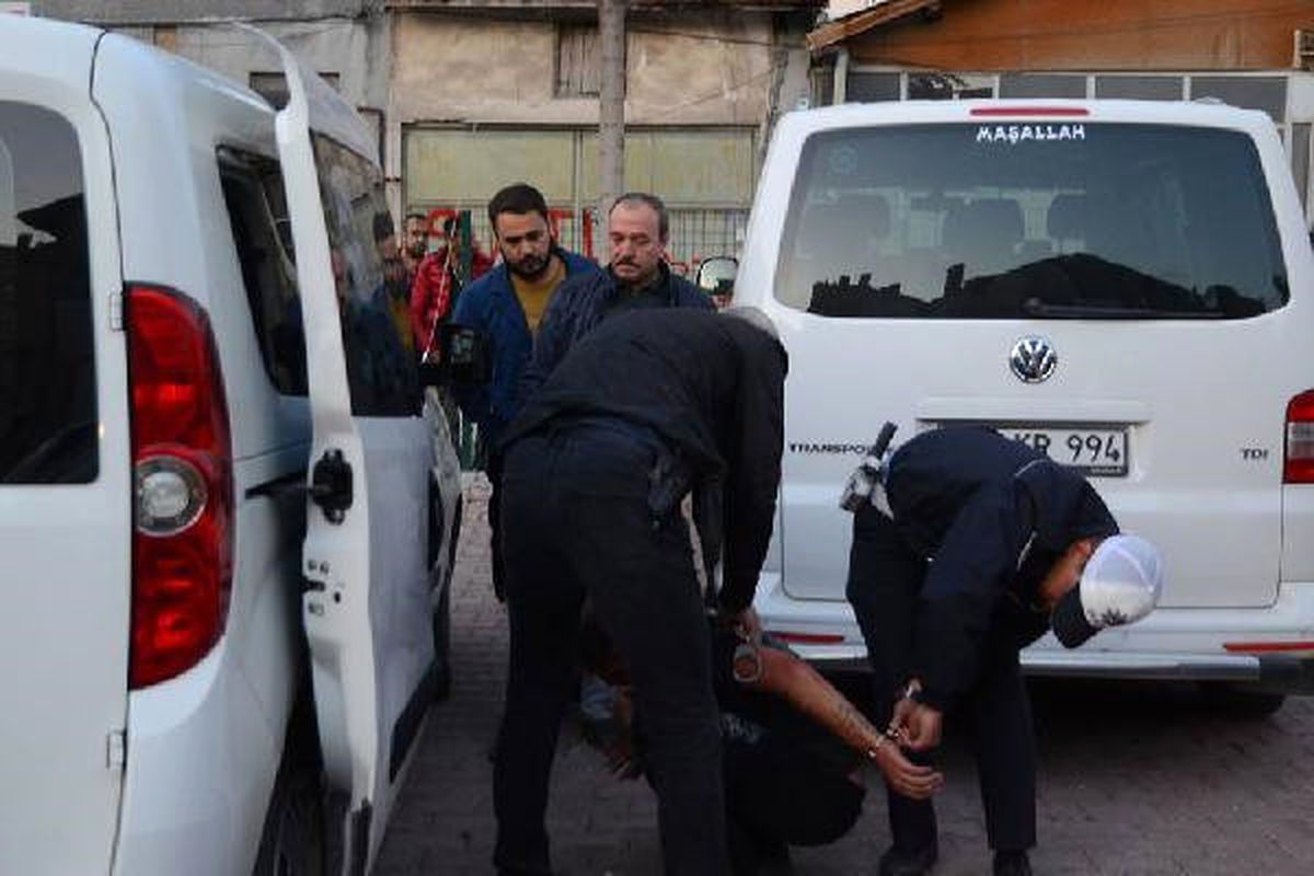 Kapkaççıyı Yakalayıp Polise Teslim Ettiler