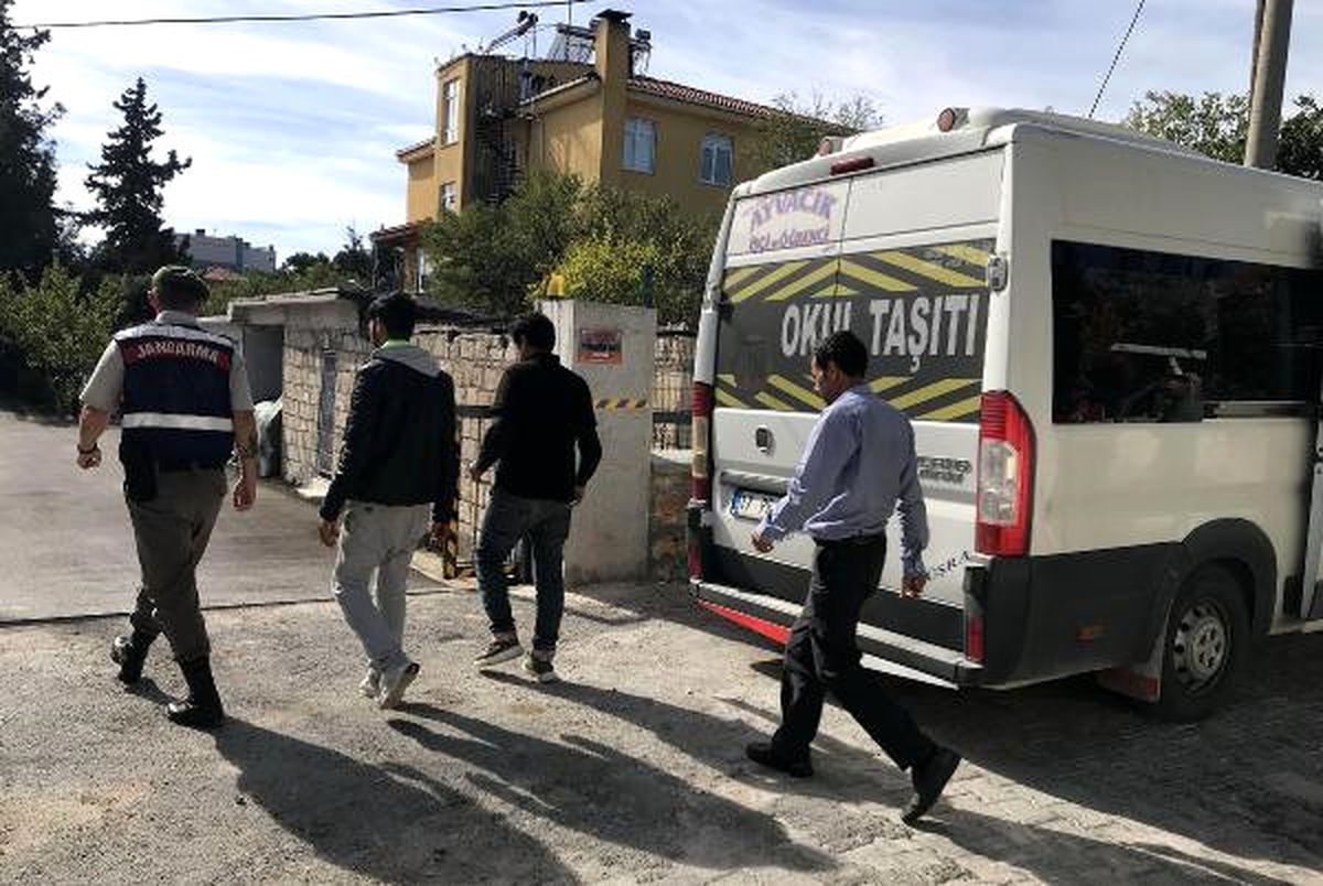 Midilli\'ye Geçmeye Hazırlanan 23 Kaçak, Ayvacık\'ta Yakalandı