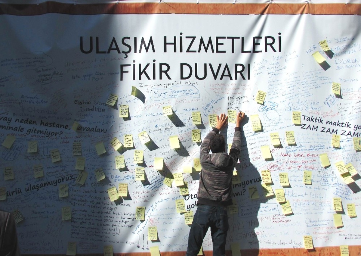 Saadet Partisi Ulaşıma Gelen Zamlar İçin Fikir Duvarı Standı Açtı