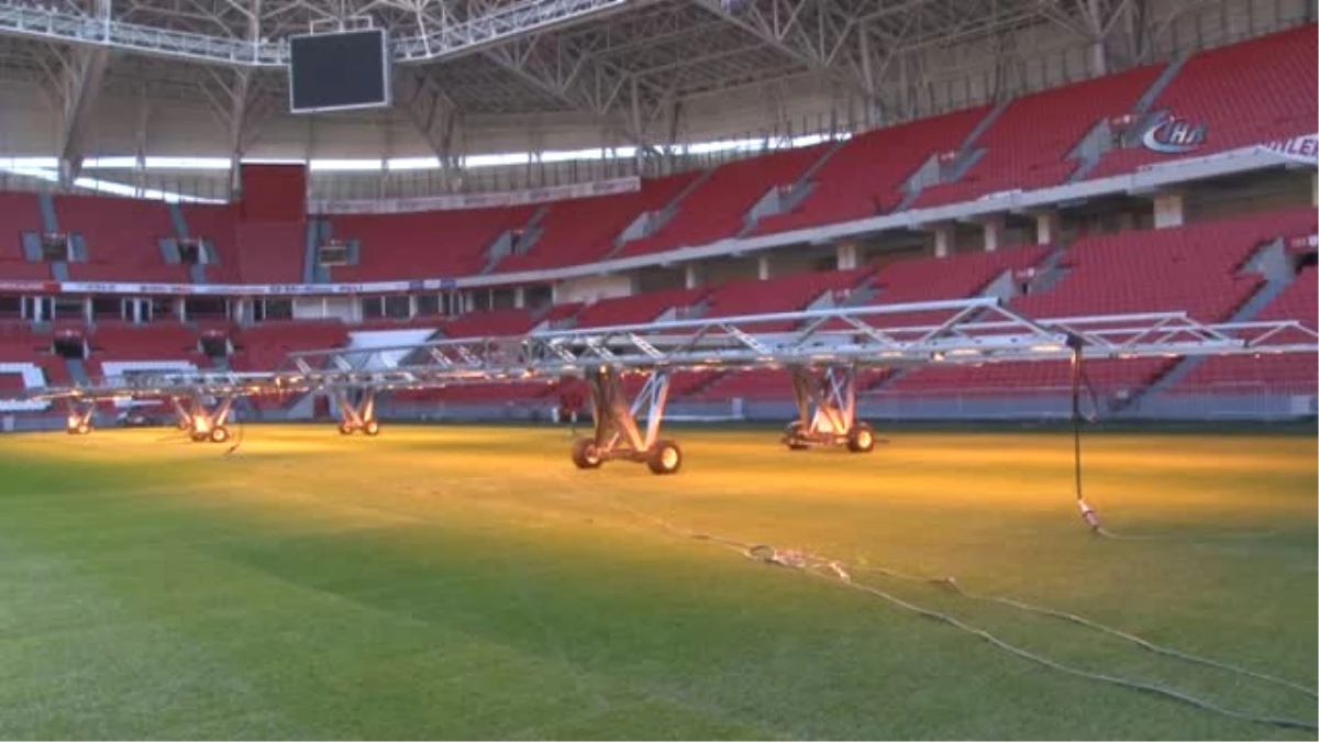 Samsunspor Stadı\'nın Çimleri Yenileniyor